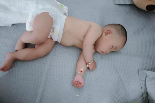 佛山宝宝夏天要穿袜子吗